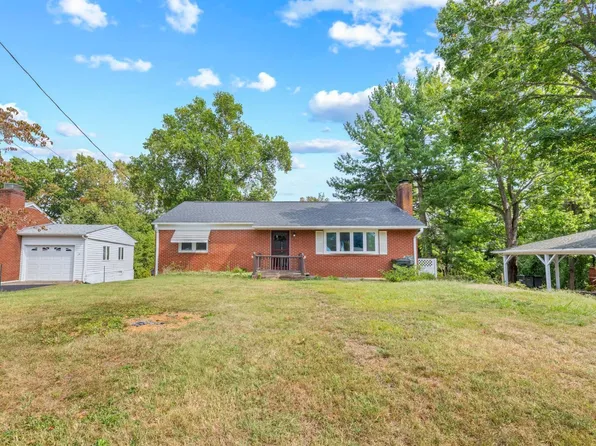 121 Greenwood Rd, Staunton, VA 24401