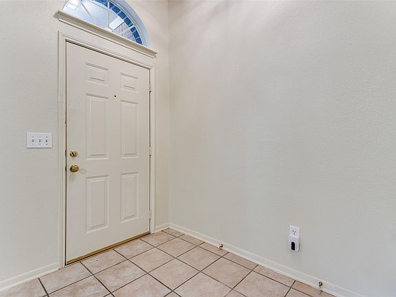 5th image of 127 S Winterport Cir