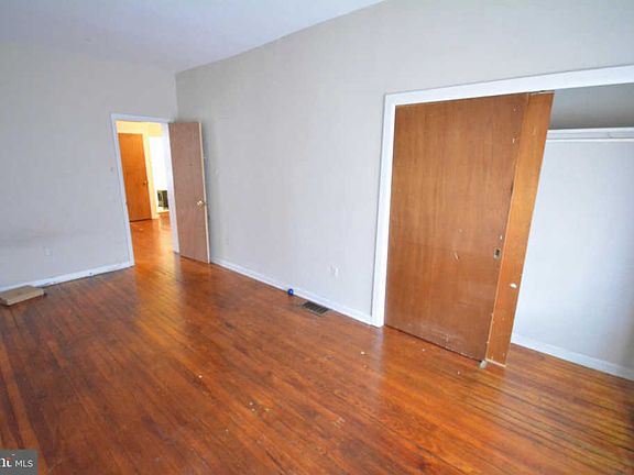 3rd image of 822 E Chelten Ave #1