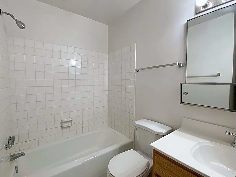 Holiday Acres Apartments — Photo 54