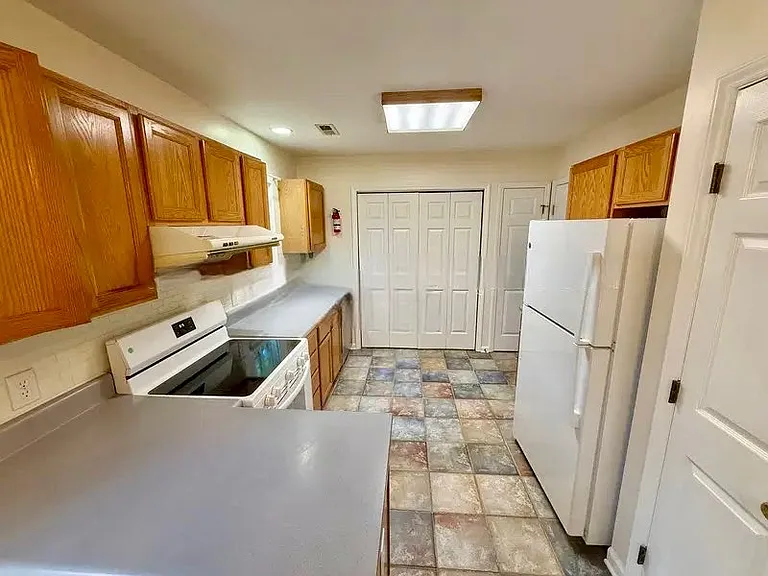 317 Saint Thomas Dr — Photo 1