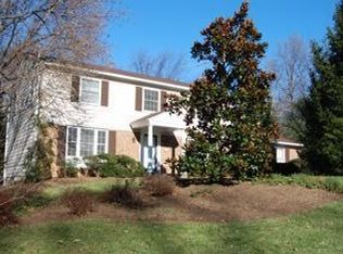 9206 Shari Dr, Fairfax, VA 22032
