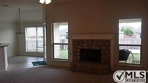 5th image of 2104 Bentley Dr