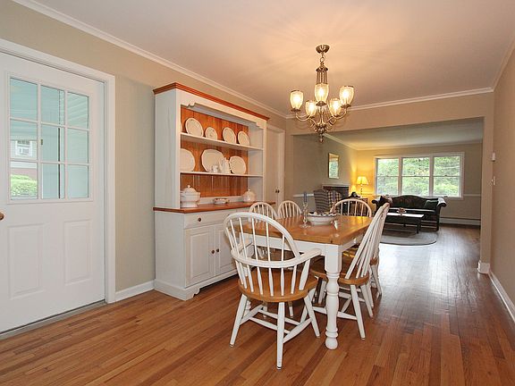 5th image of 15 Meadow Ln
