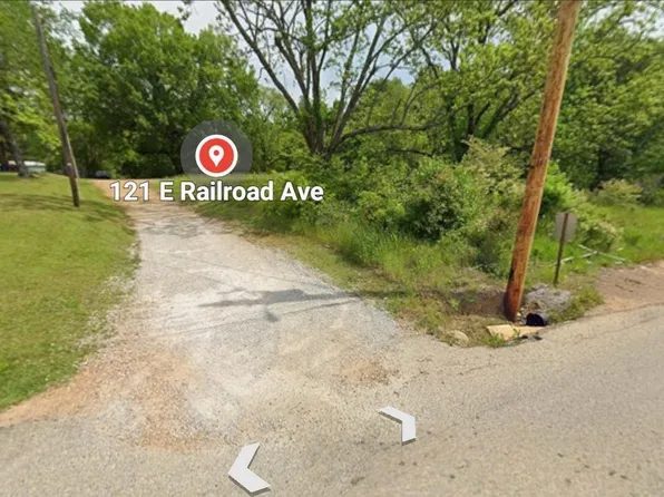 121 E Railroad Ave, Byhalia, MS 38611