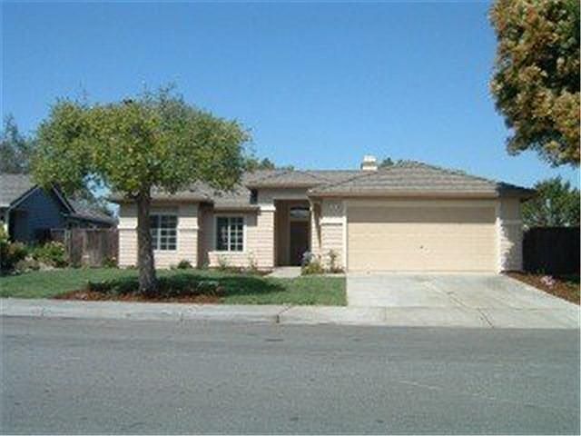 1st image of 870 Versailles Dr