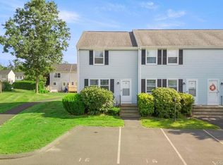 16 Meadowrue Dr #16, Glastonbury, CT 06033