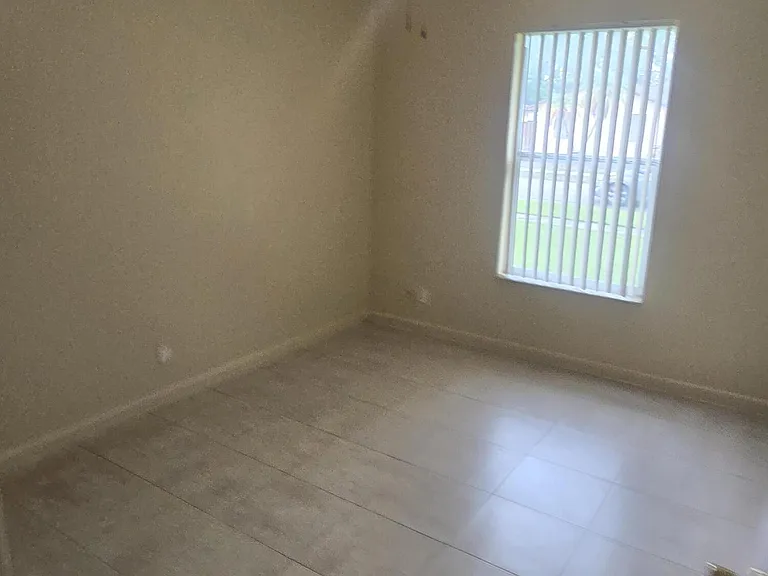 4941 Marbella Rd N — Photo 14