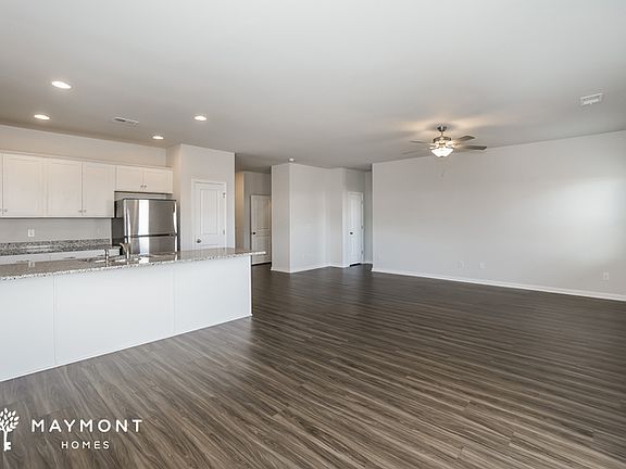 4th image of 124 Shire Dr