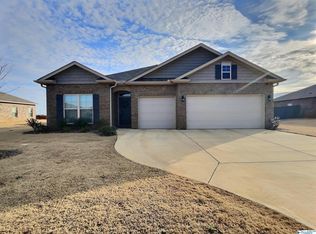 108 Creek Ridge Dr, Meridianville, AL 35759