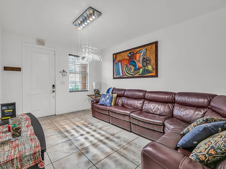 1437 SE 23rd Ter — Photo 5