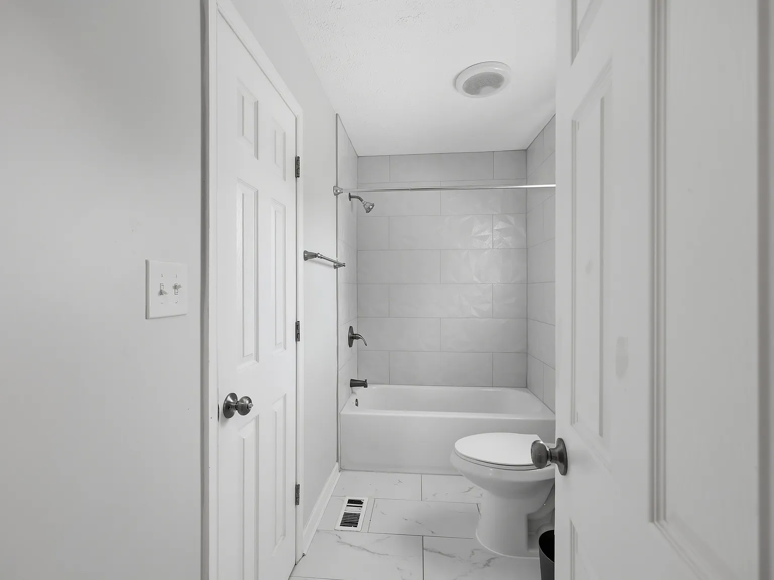 3 bed, 2.5 bath, 1262 sqft, $2,300 — Photo 1