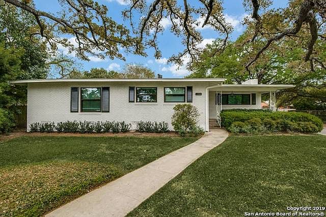 1st image of 202 Oakleaf Dr