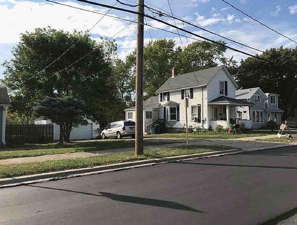 2nd image of 711 N Washington Ave