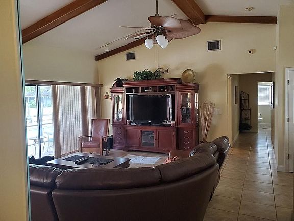 5th image of 1035 Averly St