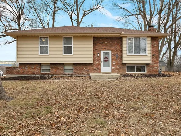 1620 SE Manor Pl, Blue Springs, MO 64014