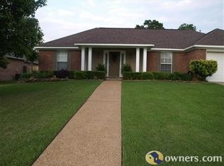 136 Oak Grove Dr, Brandon, MS 39047