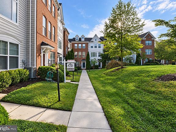 3rd image of 504 Ava Way NE