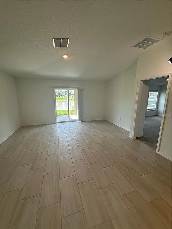 4 bed, 2.0 bath, 1817 sqft, $2,600 — Photo 4