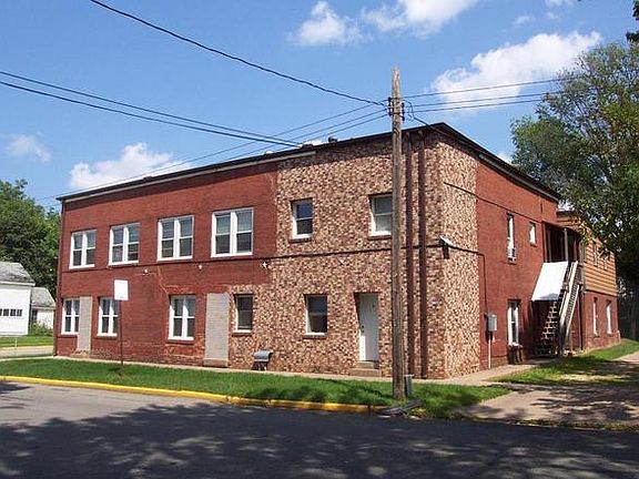 3rd image of 1302 6th St E APT 1