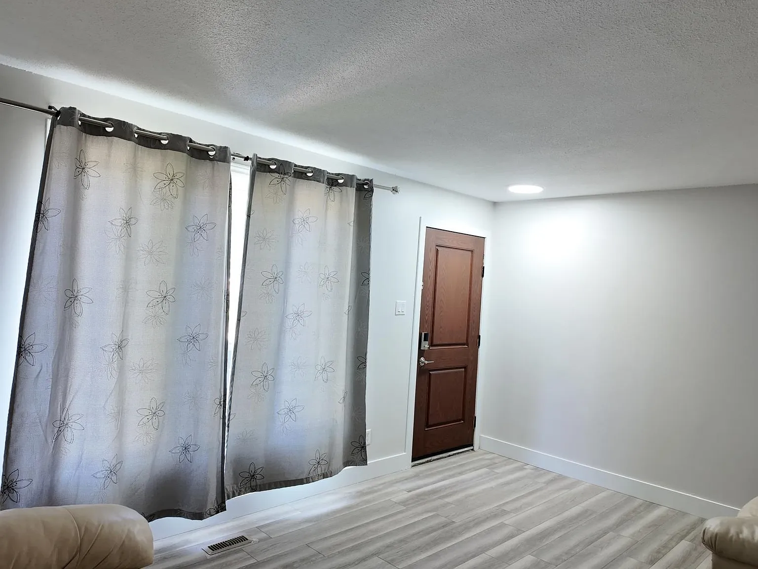 3 bed, $2,100 — Photo 3