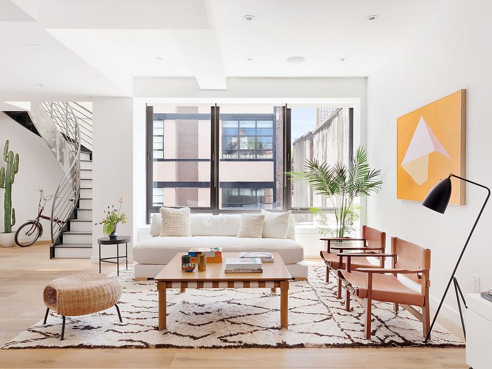 1st image of 20 Henry St Penthouse 1-N