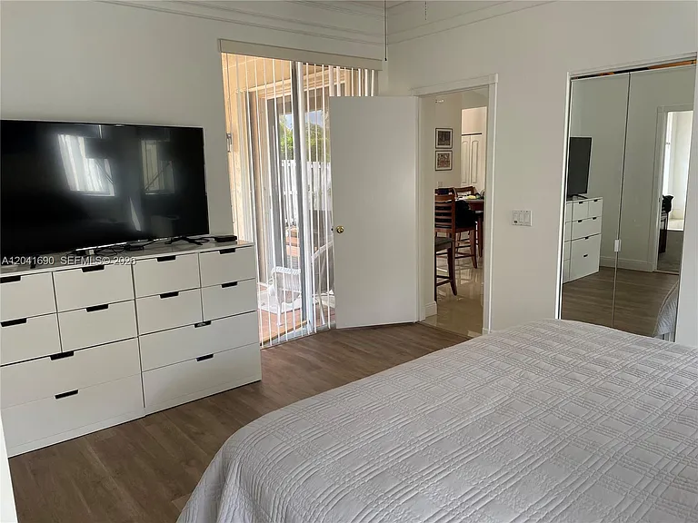 805 Falling Water Rd — Photo 15