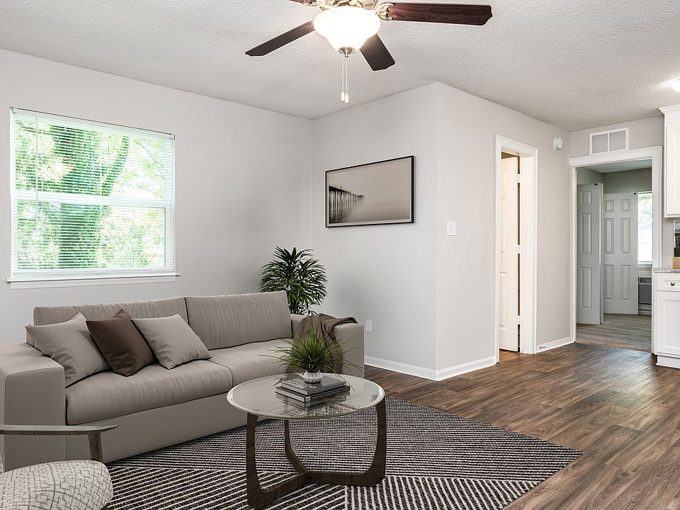 Deluxe Living Room
