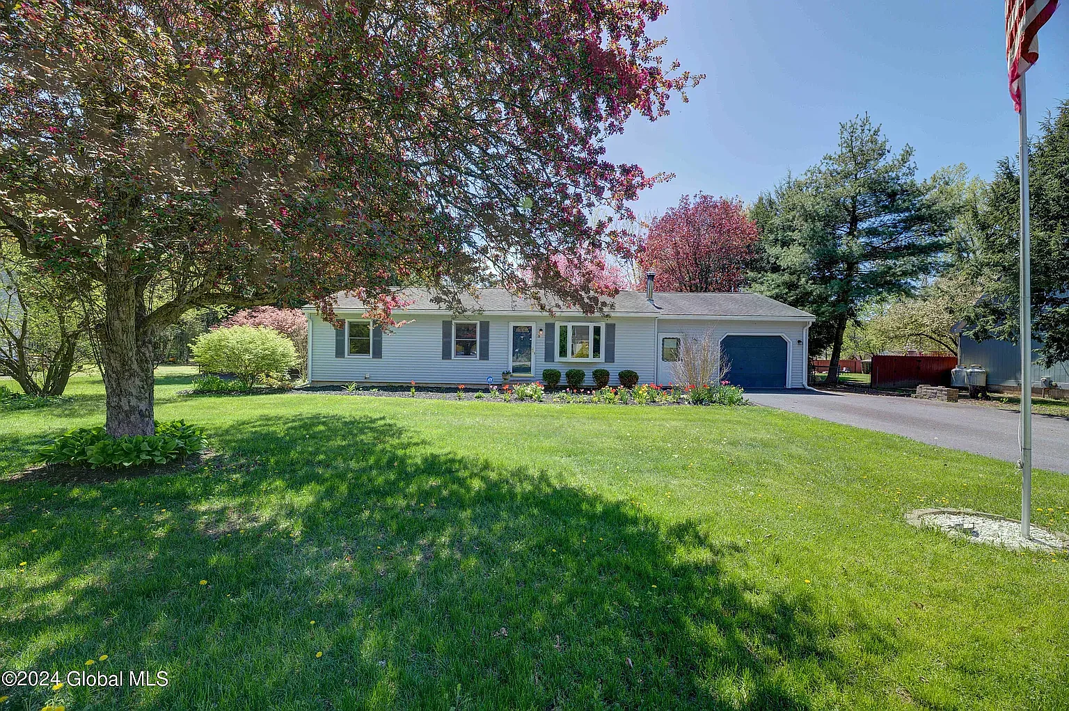 5 bed, 2700 sqft, $3,750 — Photo 1