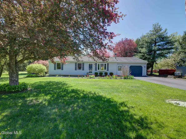 5 Newington Ave, Gansevoort, NY 12831
