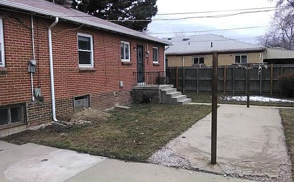 4th image of 2145 N Newport St