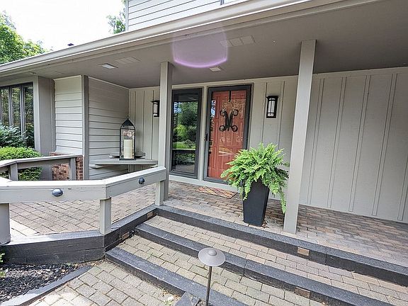 N side front door & patio