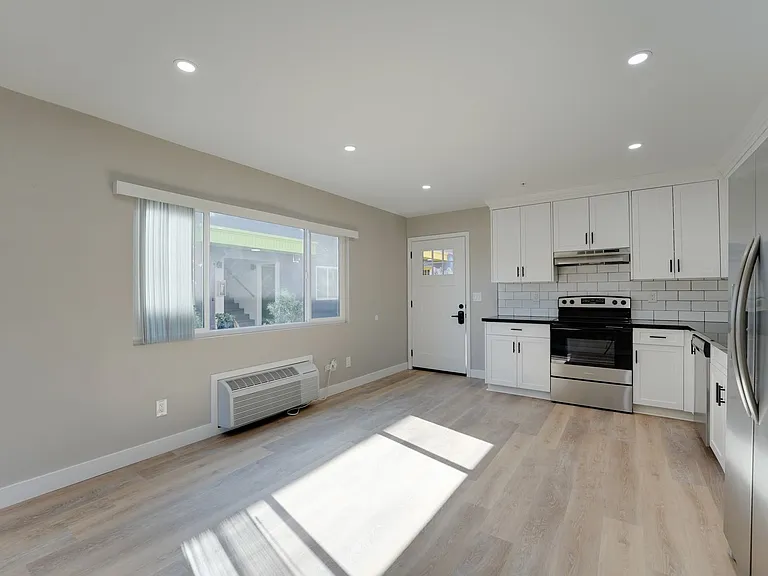 Duplet at Hillcrest | Modern Studio, 1 & 3 Bedroom Apartments — Photo 34