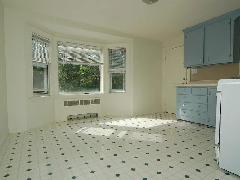 122 Warren St #1 — Photo 4