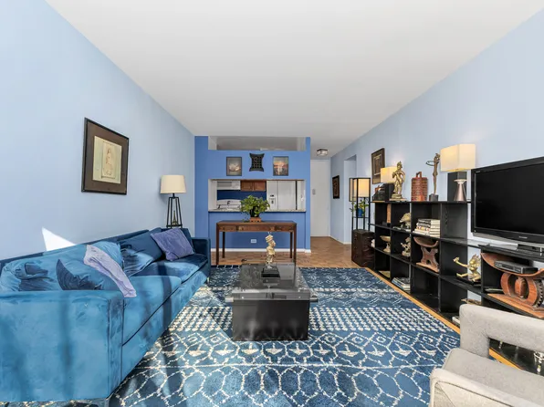 350 West 50th Street image 1 of 7