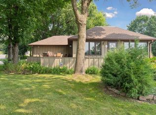 1768 E Shore Dr, Maplewood, MN 55109