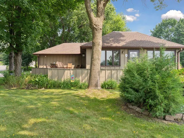 1768 E Shore Dr, Maplewood, MN 55109