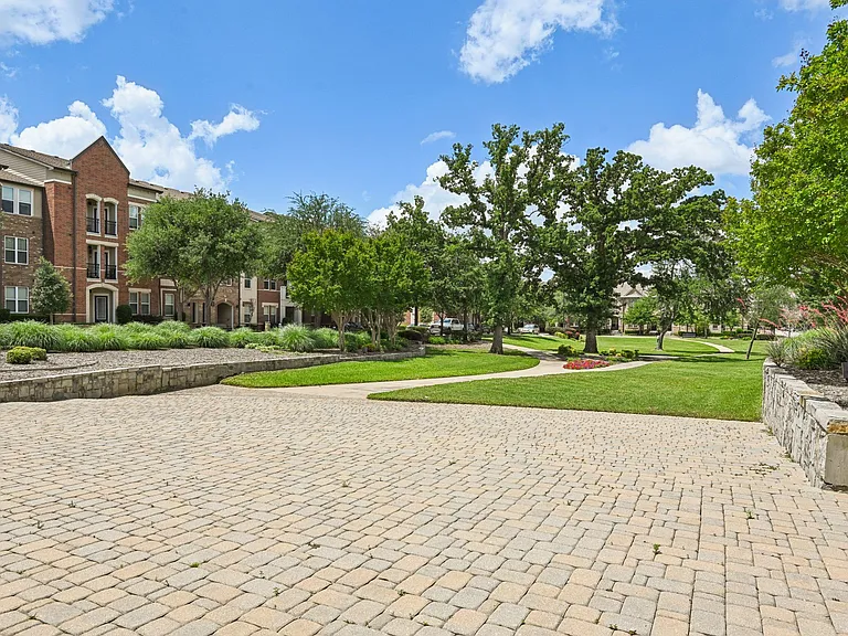 Park Central at Flower Mound — Photo 45