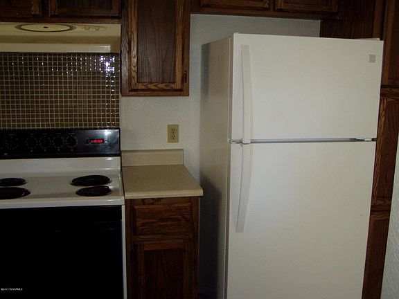 5th image of 621 E Date St