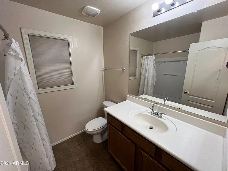 2226 E Bowker St — Photo 15