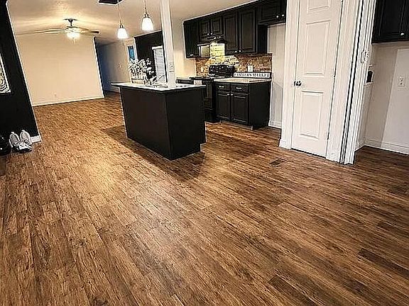5th image of 1901 Elm Dr