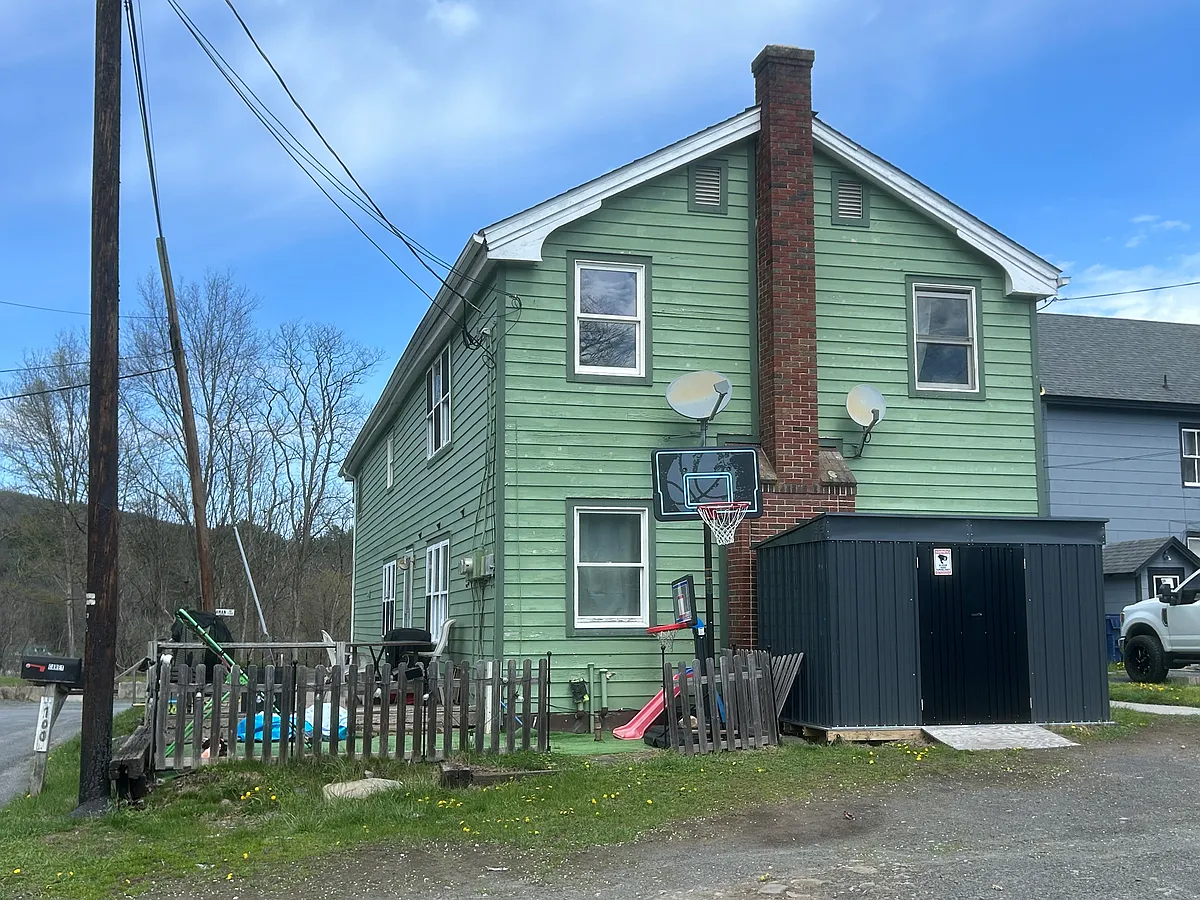 Building Photo - 100 Richardson Ave #2