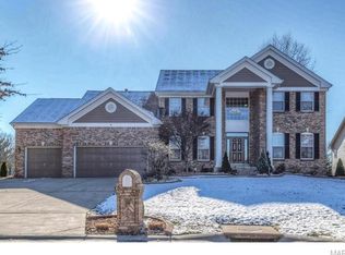 8 Holloway Dr, Lake Saint Louis, MO