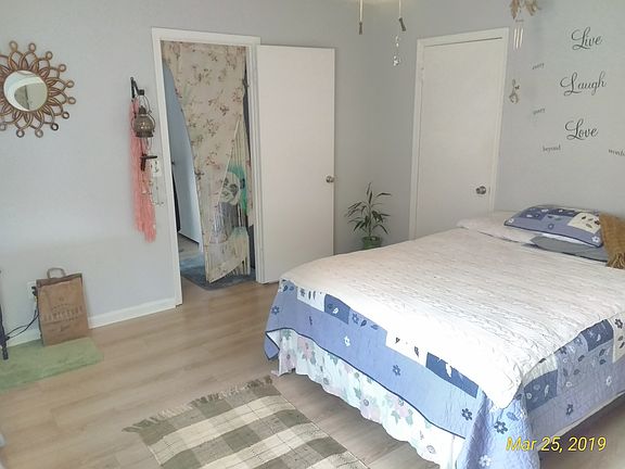 Upstairs bedroom 
