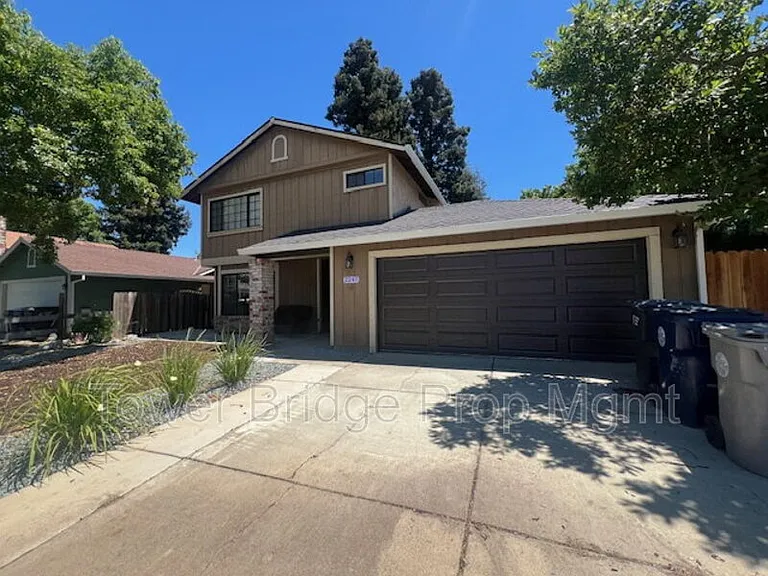 2247 Atrisco Cir — Photo 1