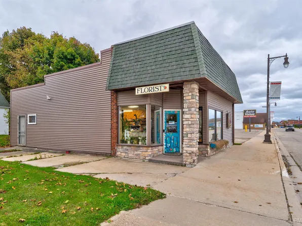 176 River St, Manistique, MI 49854