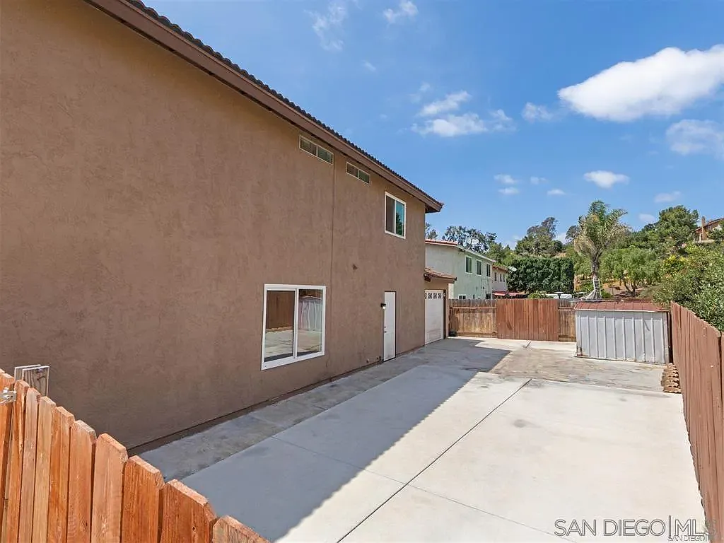 4 bed, 2.5 bath, 1731 sqft, $5,000 — Photo 4