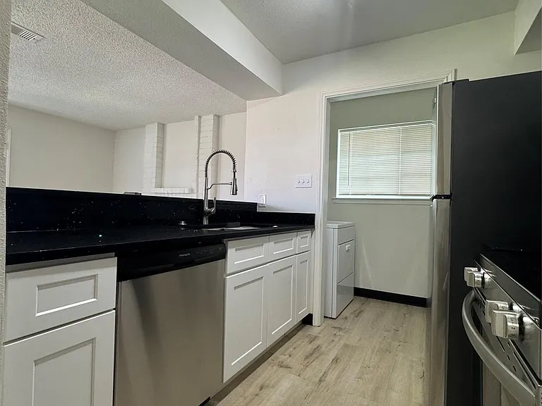 1319 Brenda Ln #B — Photo 7