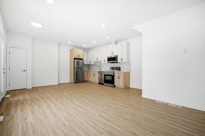 Winnipeg Apartment for rent - 3 Bedrooms — photo 2