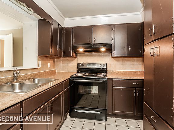 3rd image of 7938 Lake Park Ct